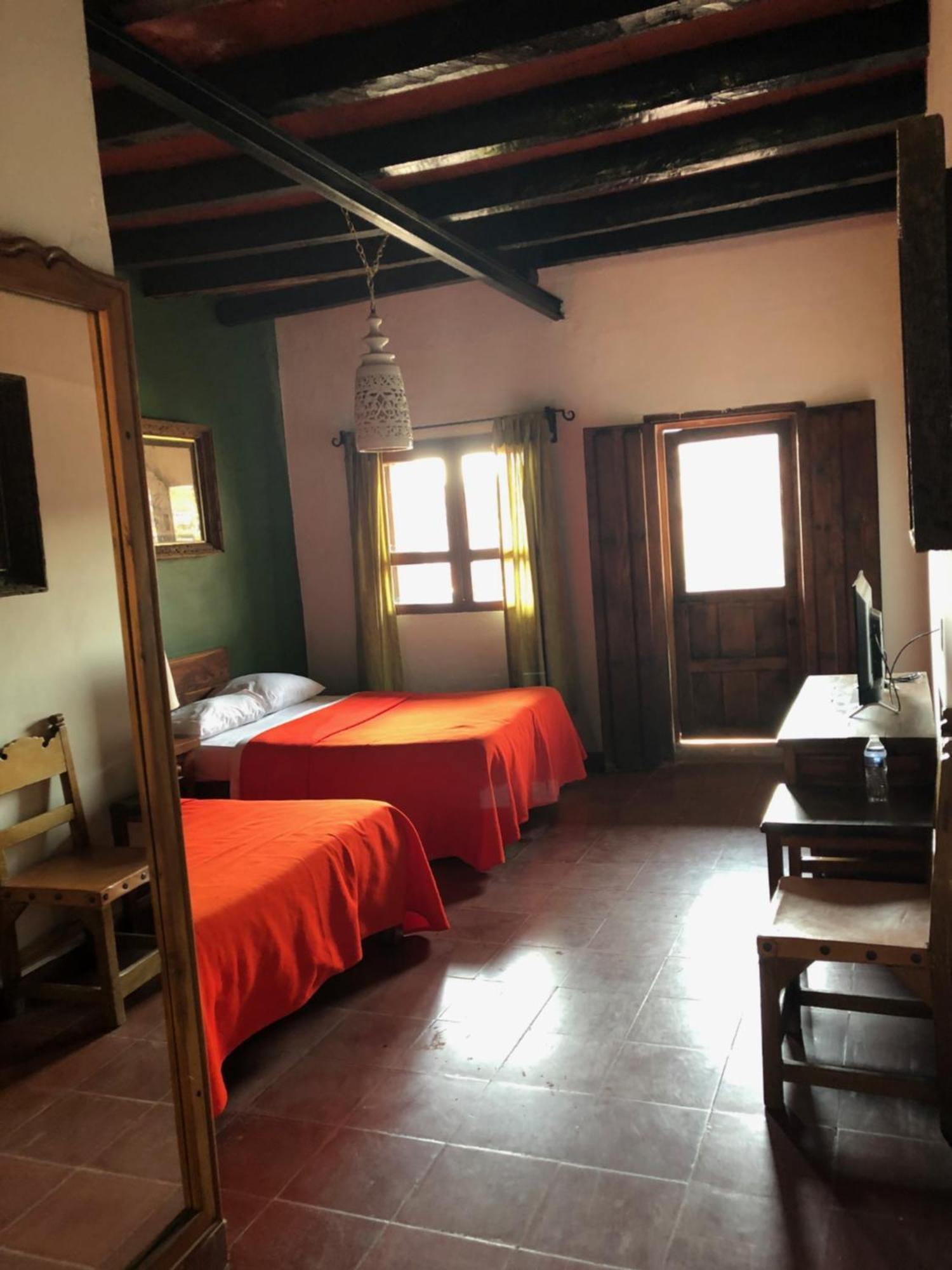 Posada De La Mision, Hotel Museo Y Jardin 태스코 데 알라르콘 외부 사진